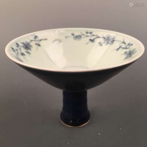 Chinese Blue-White 'Lotus' Standing Cup