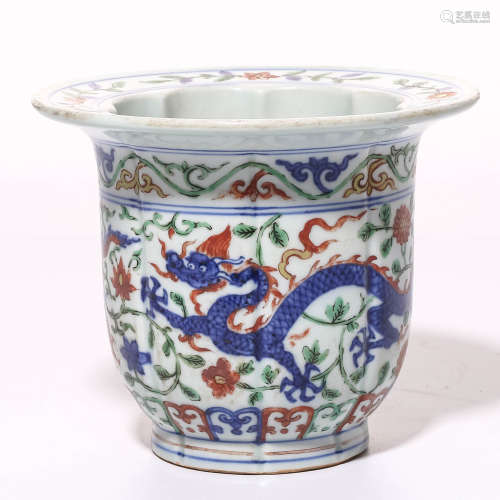 A Chinese Wu-Cai Glazed Porcelain Flower Pot