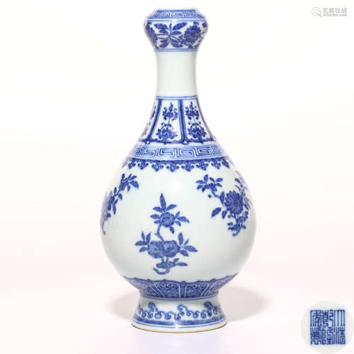 A Chinese Blue and White Porcelain Vase