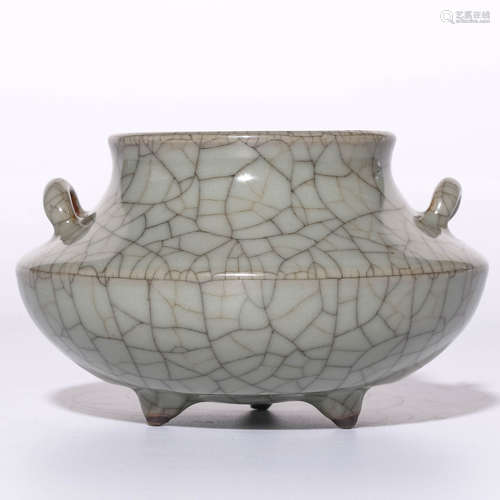 A Chinese Ge-Type Glazed Porcelain Vase