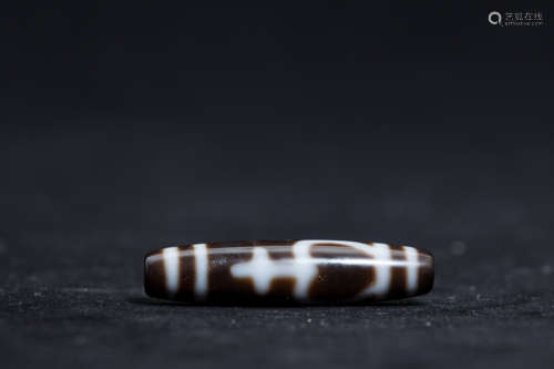 A Chinese Carved Agate DZI Bead