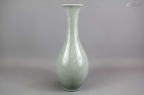 A Chinese Celadon Green Crackle Glaze Vase; the vase approx 42 cms h