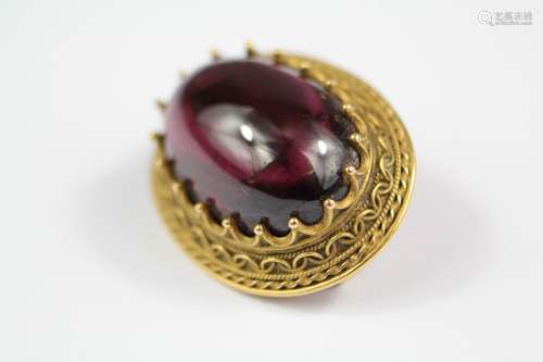 An Antique 14ct Gold Cabochon Garnet Brooch, approx 21 x 17mm, approx 5