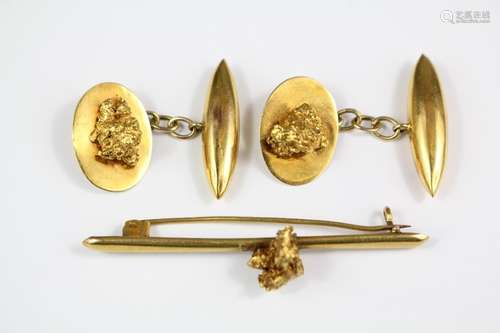 A Gentleman's Pair of 14ct Gold Nugget Cufflinks and Tie Stick, approx 10