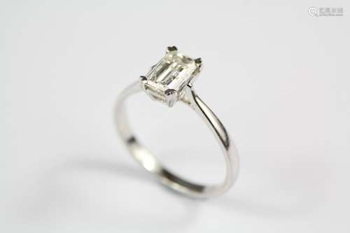 An 18ct White Gold Diamond Ring, approx 1ct emerald-cut stone approx 7