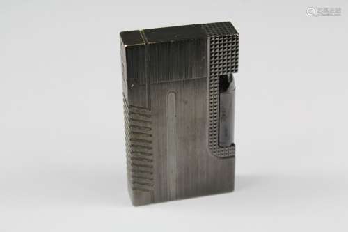 A Replica Du Pont 007 Cigarette Lighter, described thus Stylo Plume 2 Laque de Chine in the original box