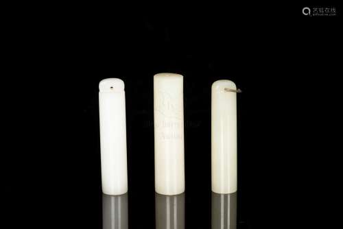A TRIO OF FINE WHITE JADE HAT PEACOCK FEATHER HOLDERS