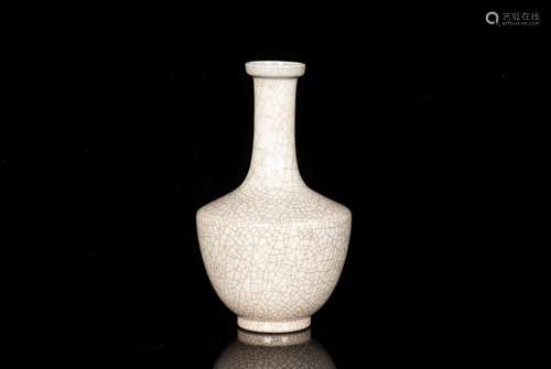 AN EXTREMELY FINE AND RARE SHAPED GEYAO VASE