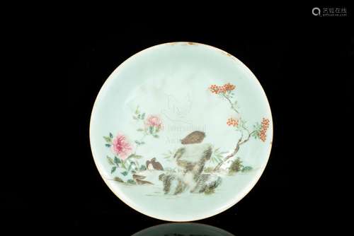 A FINE TURQUOISE GROUND FAMILLE ROSE PLATE