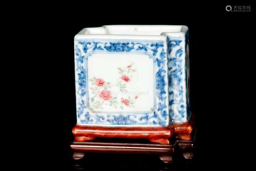 A FINE SMALL WUCAI SQUARE BRUSH WASHER