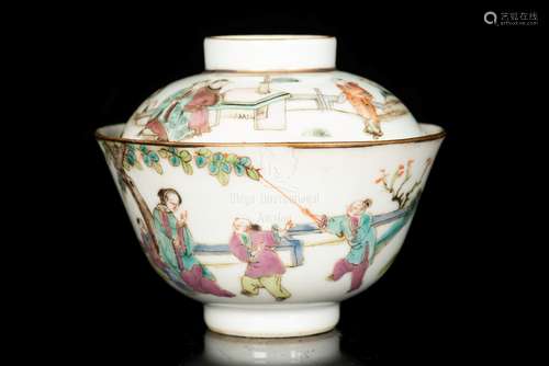 A FINE FAMILLE ROSE TEA BOWL AND COVER