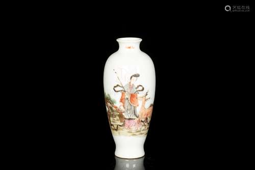 A SMALL AND FINE FAMILLE ROSE MEIPING VASE