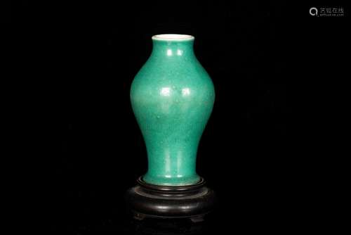 A FINE GREEN GLAZED SMALL BALUSTER VASE