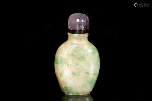 A SMALL JADEITE SNUFF BOTTLE