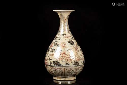 A CREAM-GLAZED GILT-DECORATED VASE, YUHUCHUNPING