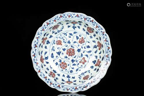 A BLUE AND WHITE AND COPPER-RED DISH