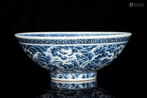 AN ANHUA-DECORATED BLUE AND WHITE ‘DRAGON’ BOWL