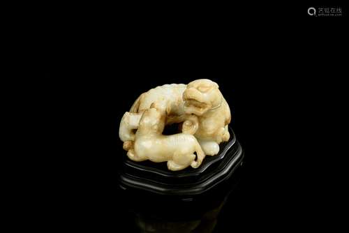 JADE CARVED 'LIONS' FIGURE