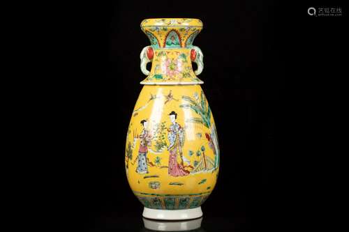 A LARGE YELLOW-GROUND FAMILLE ROSE VASE