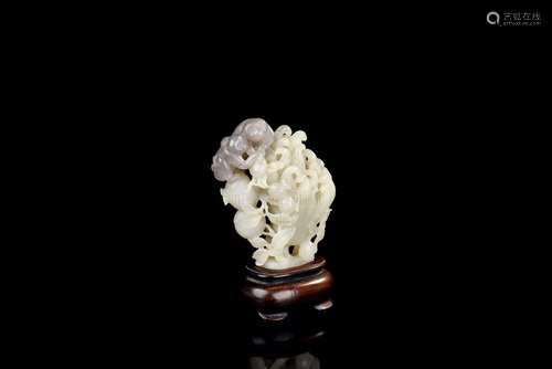 WHITE JADE CARVED 'BUDDHA'S HAND' FIGURE