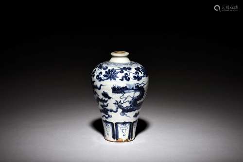 BLUE AND WHITE 'DRAGON' VASE, MEIPING