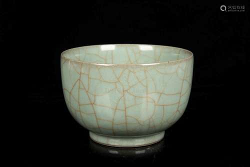 A FINE GE-TYPE FOLIATE BOWL