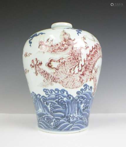 CHINESE BLUE WHITE IRON RED DRAGON VASE