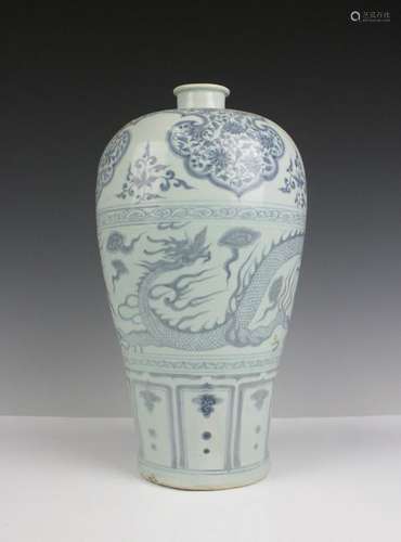 CHINESE BLUE WHITE PORCELAIN VASE