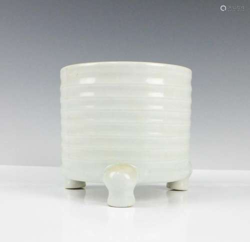 CHINESE MONOCHROME PORCELAIN CENSER