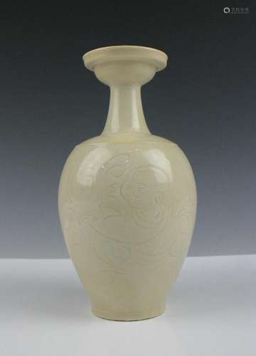 CHINESE DINGYAO PORCELAIN VASE