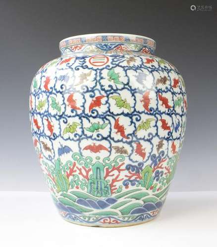 CHINESE WUCAI PORCELAIN JAR