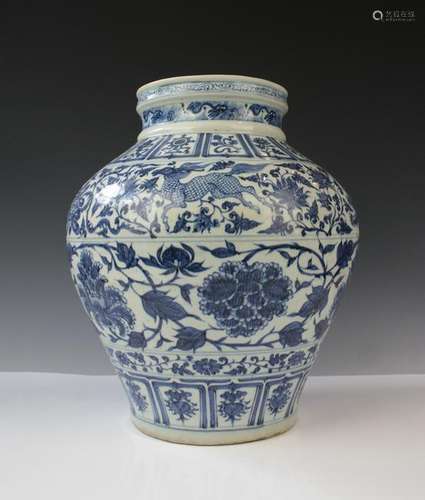 CHINESE BLUE WHITE PORCELAIN JAR