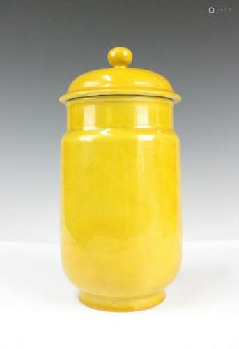 CHINESE YELLOW GLAZE PORCELAIN COVER JAR