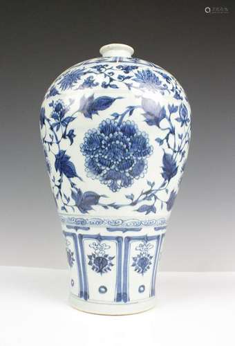 CHINESE BLUE WHITE MEIPING VASE