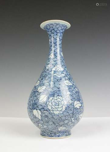 CHINESE BLUE WHITE PORCELAIN VASE