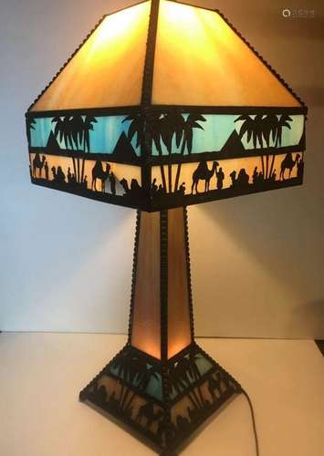 A vantage Tiffiny table lamp