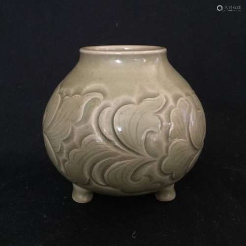 A Chinese yu zhou ware tripod cup