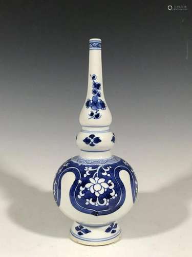 A blue &white double gourd form porcelain bottle