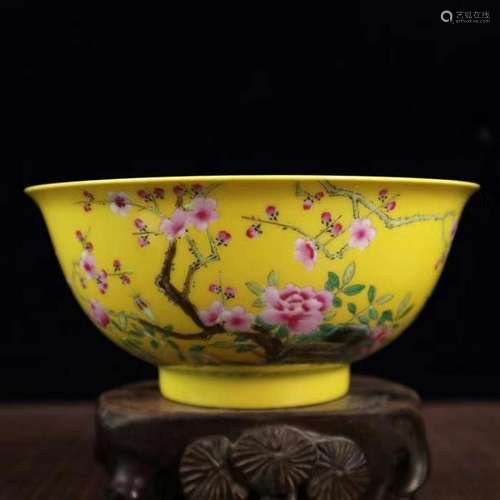 CHINESE YELLOW GROUND FLOWER PATTERN BOWL