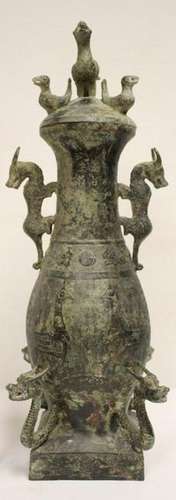 A MAJESTIC AND ORNATE CHINESE LARGE BRONZE FLASK