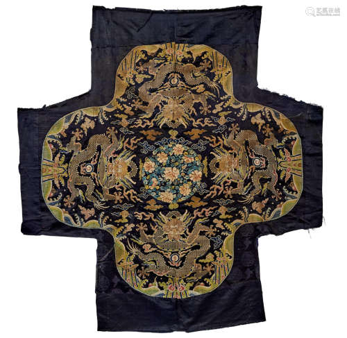 十八世纪初 黑地缎织云龙纹朝服料后配刺绣补料