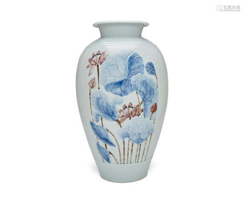 Taisho era (1912-1926), early 20th century A large studio porcelain vase