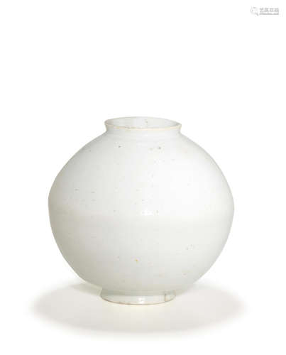 Joseon dynasty, 18th century A glazed porcelain moon jar (dal hang-ari)