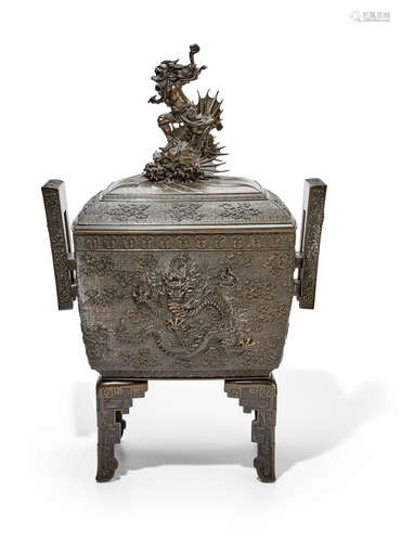 An impressive bronze incense burnerMeiji (1868-1912) or Taisho (1912-1926) era, 19th/20th century Oshima Joun (1858-1940)