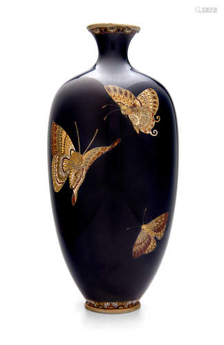 Meiji era (1868-1912), late 19th century A cloisonné enamel vase