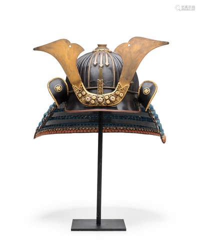 Muromachi period (1333-1573), 16th century An Akoda-nari suji kabuto