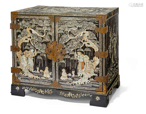 Joseon dynasty (1392-1897), 19th or early 20th century A mother-of-pearl inlaid lacquer storage chest