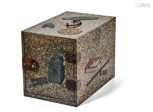 An inlaid lacquer kodansu  (miniature cabinet)Edo period (1615-1868), 19th century Style of Ogawa Haritsu (1663-1747)