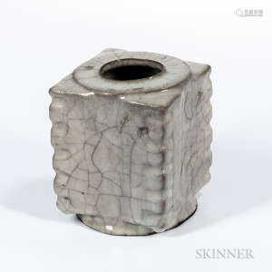 Crackle-glazed Celadon 