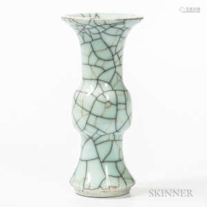 Crackle-glazed Gu Vase